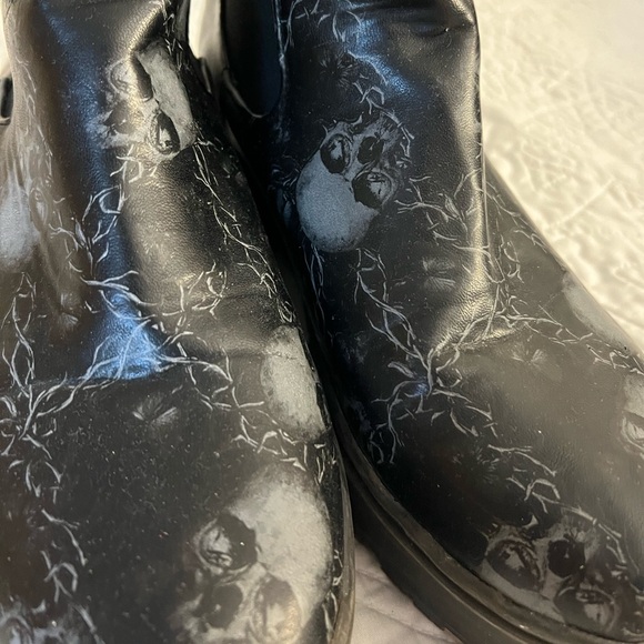 Black platform skull and chain boots. Size 10 - Picture 4 of 11